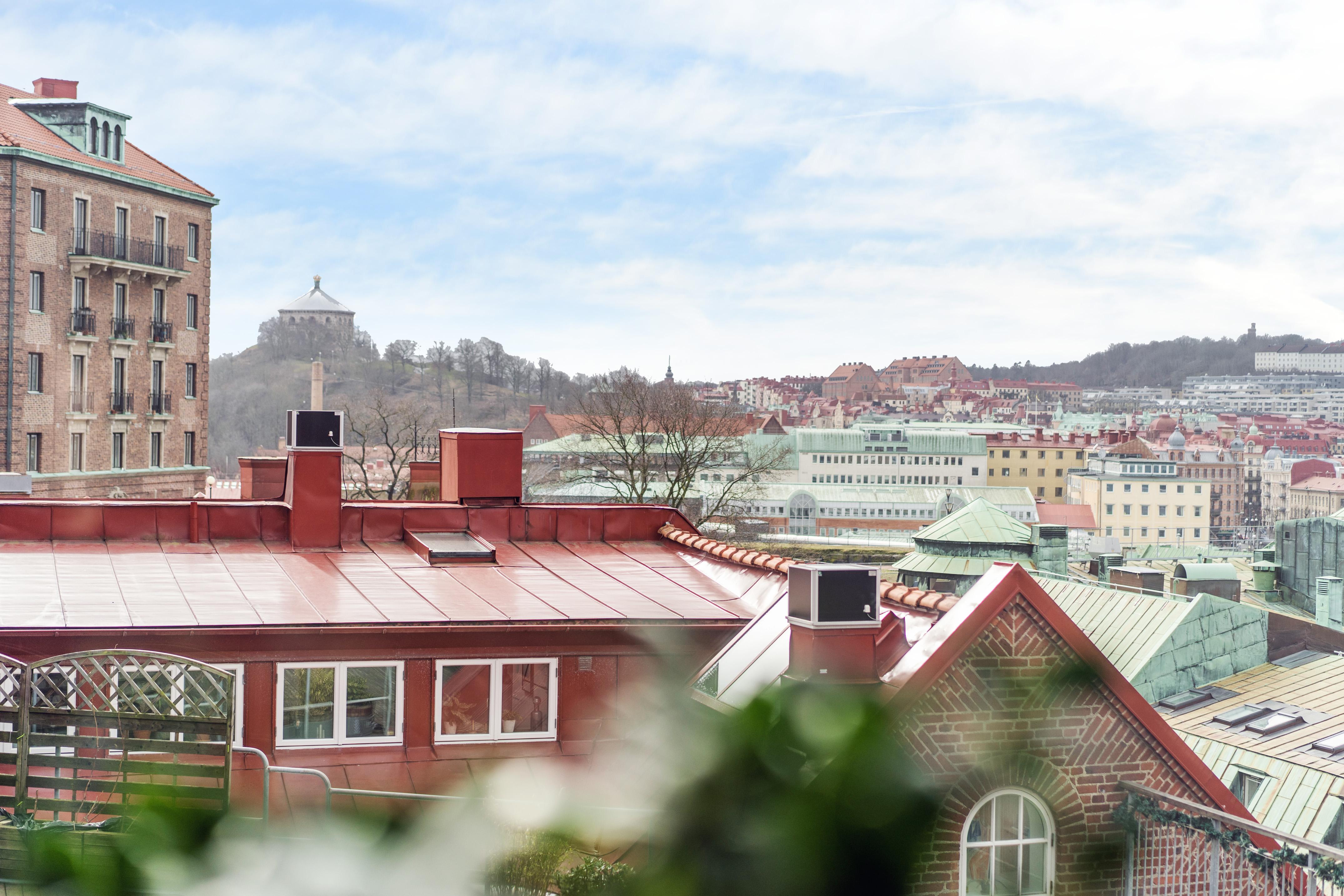 Takvåning med otrolig utsikt från alla rum över innerstadens takåsar