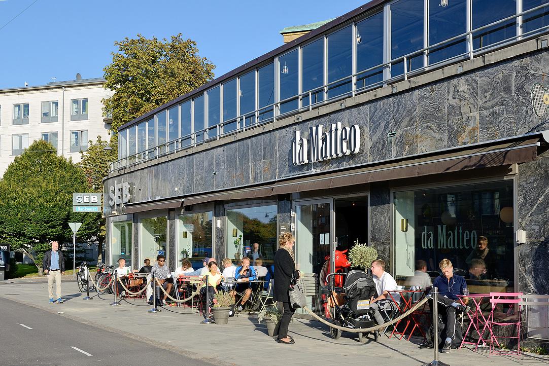 Utanför porten hittar du stans godaste kaffe