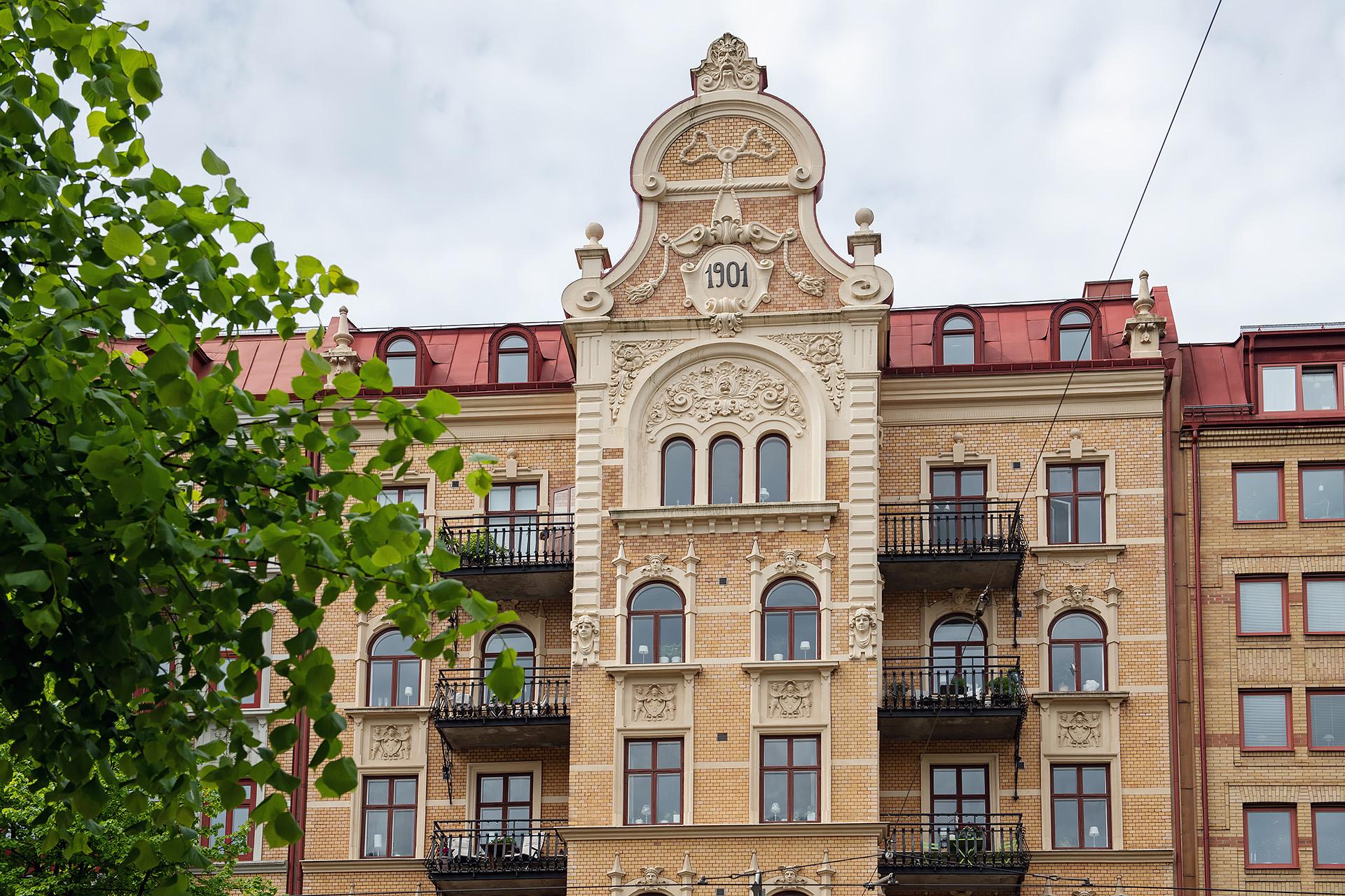 Näst högsta ordinarie våningsplan med de romerska fönstren!