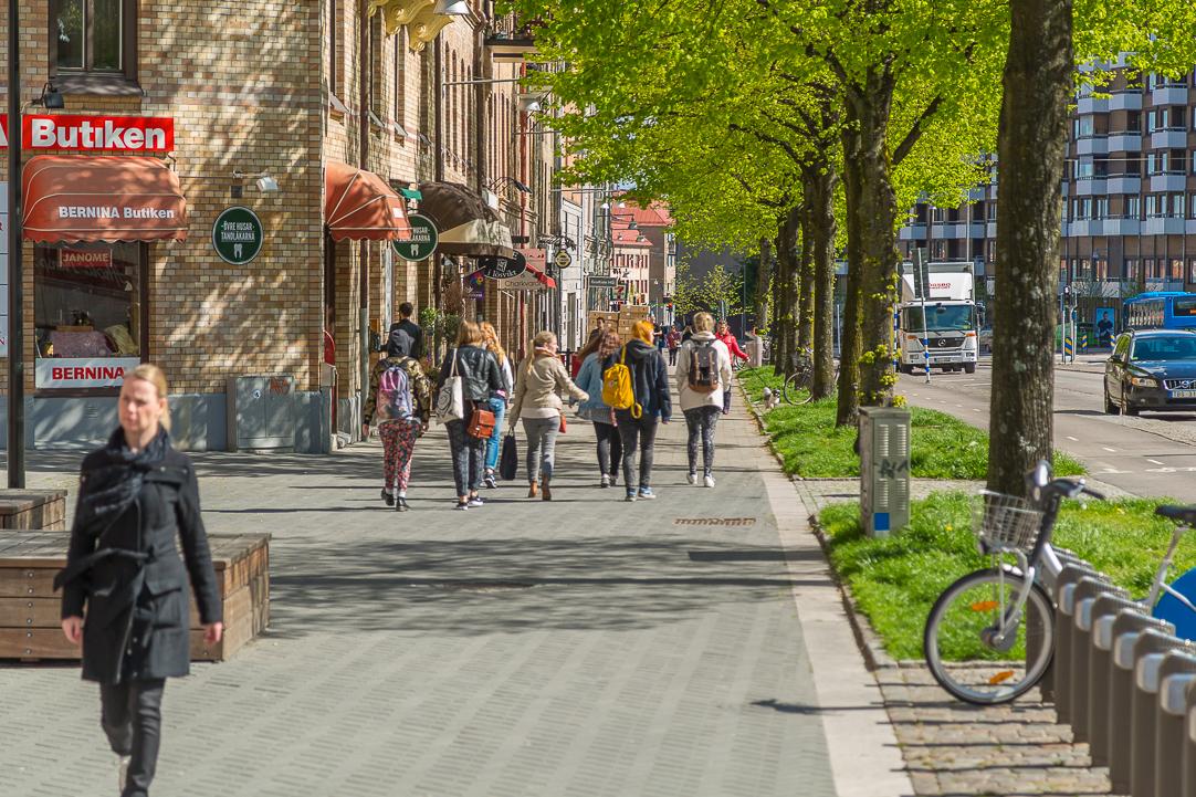 Bredare gångstråk och små charmiga butiker