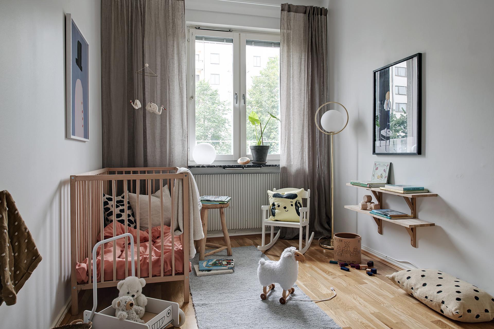 Lågupplöst Säng i full storlek får plats