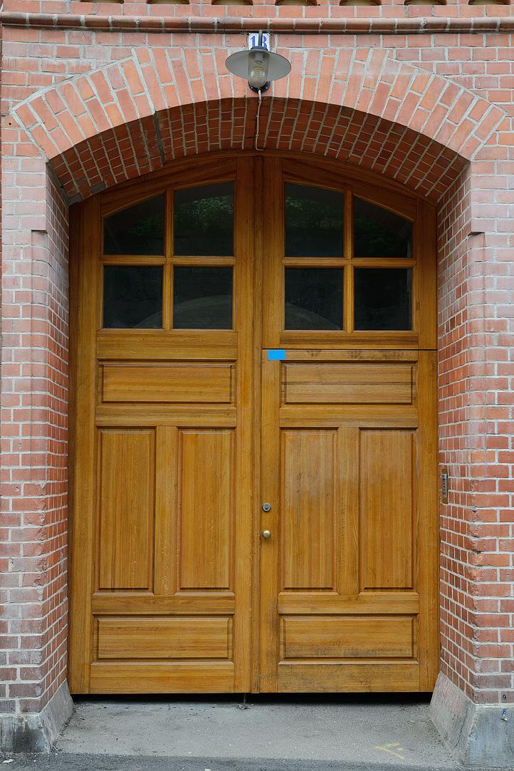 Det finns även en alternativ entré