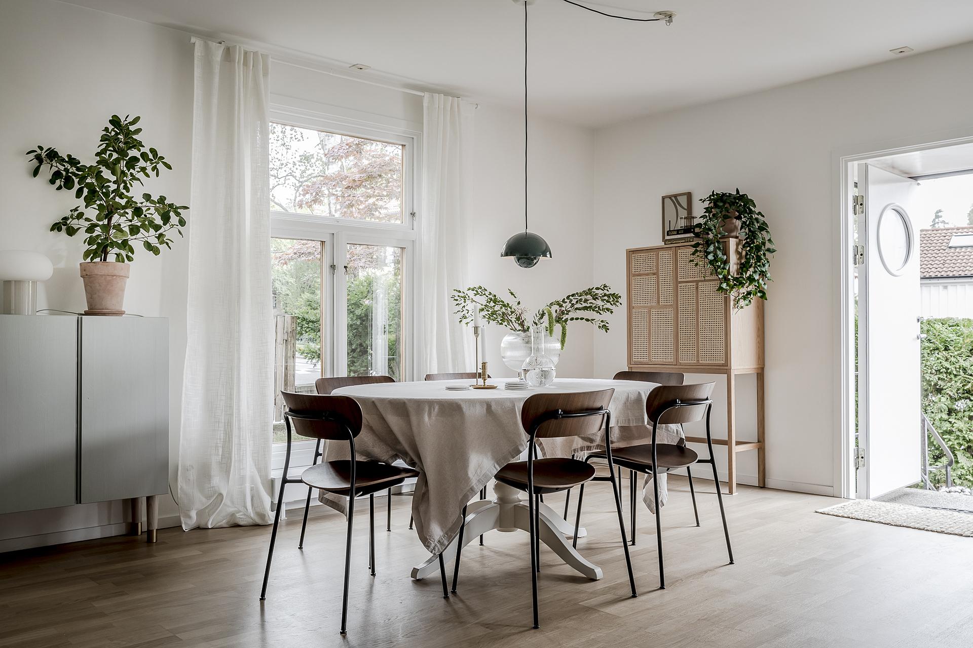 Här finns det utrymme att duka upp till hela familjen, släkt och vänner