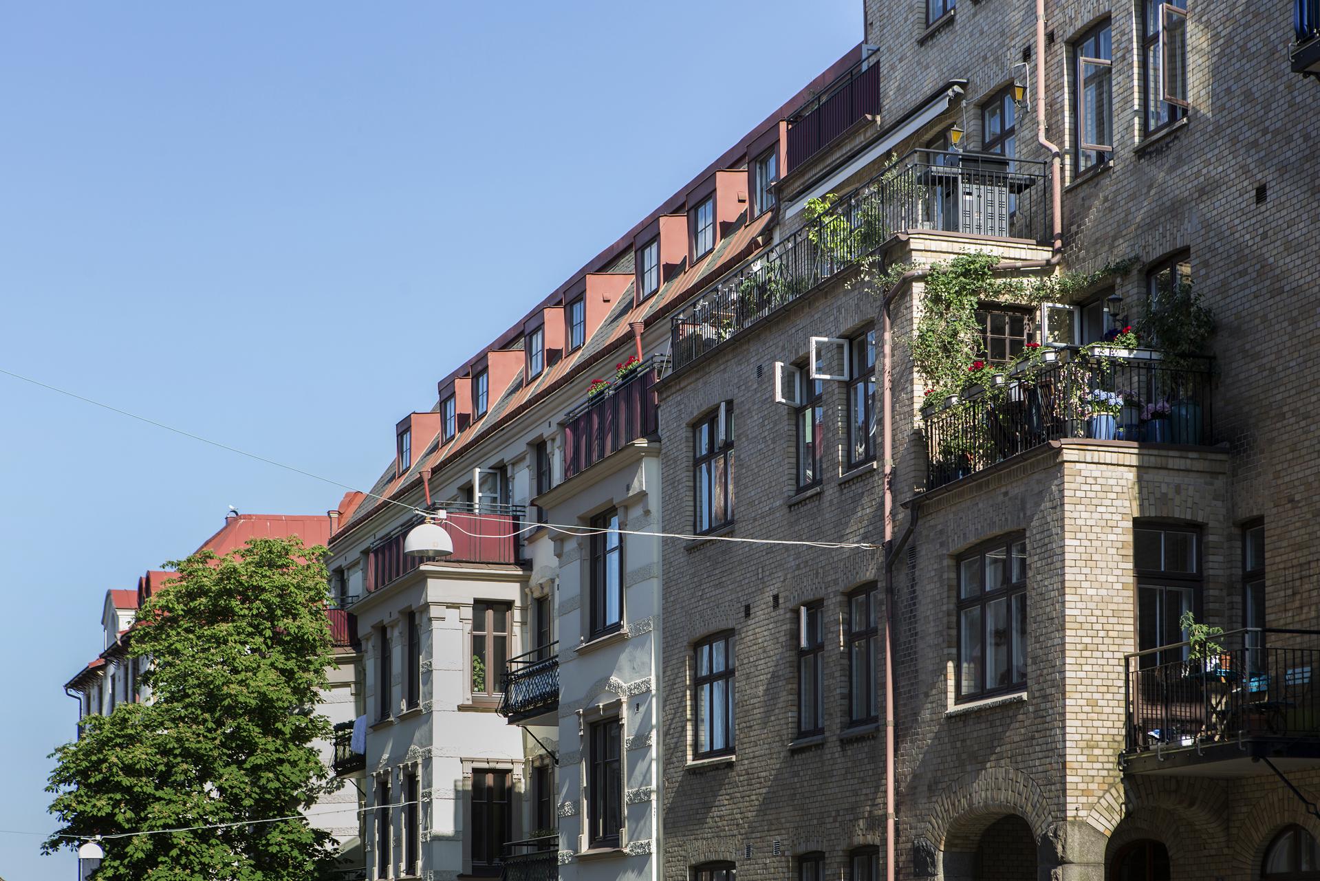 Ett unikt läge högt upp i huset och med en oslagbar terrass