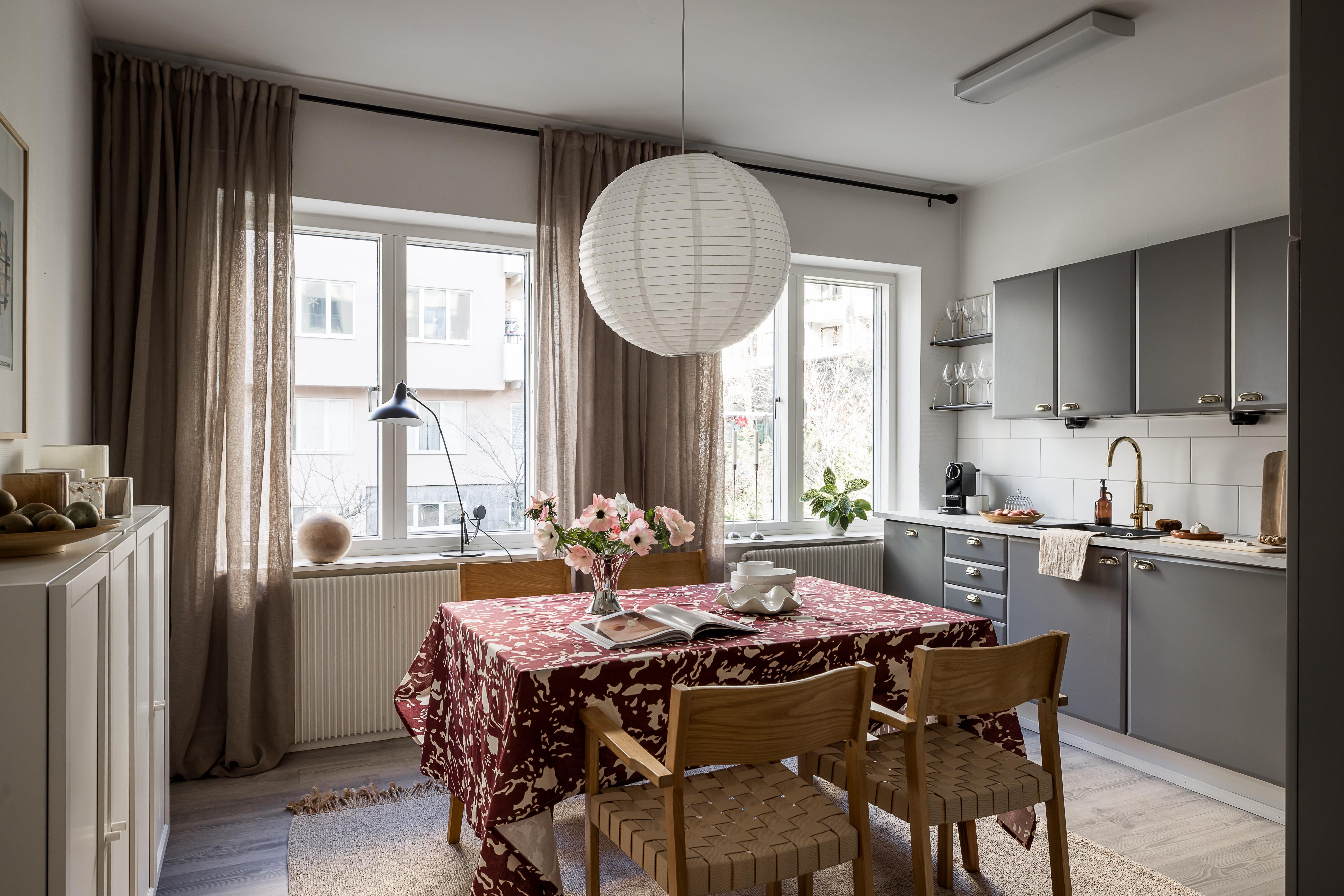 Stort sällskapskök med en väl tilltagen matplats