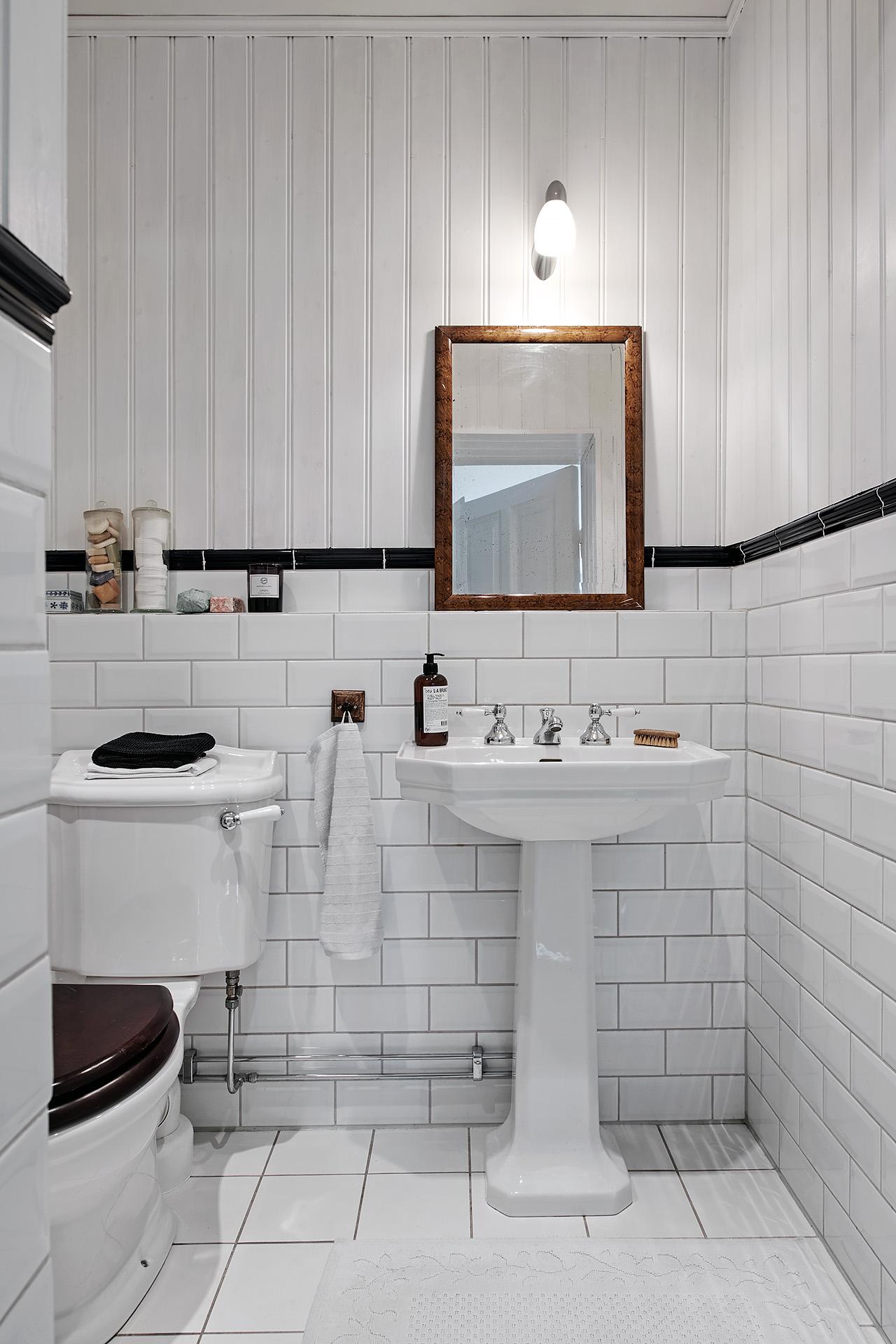 I gästtoan är allt tipptopp - och plats finns för att sätta in en dusch