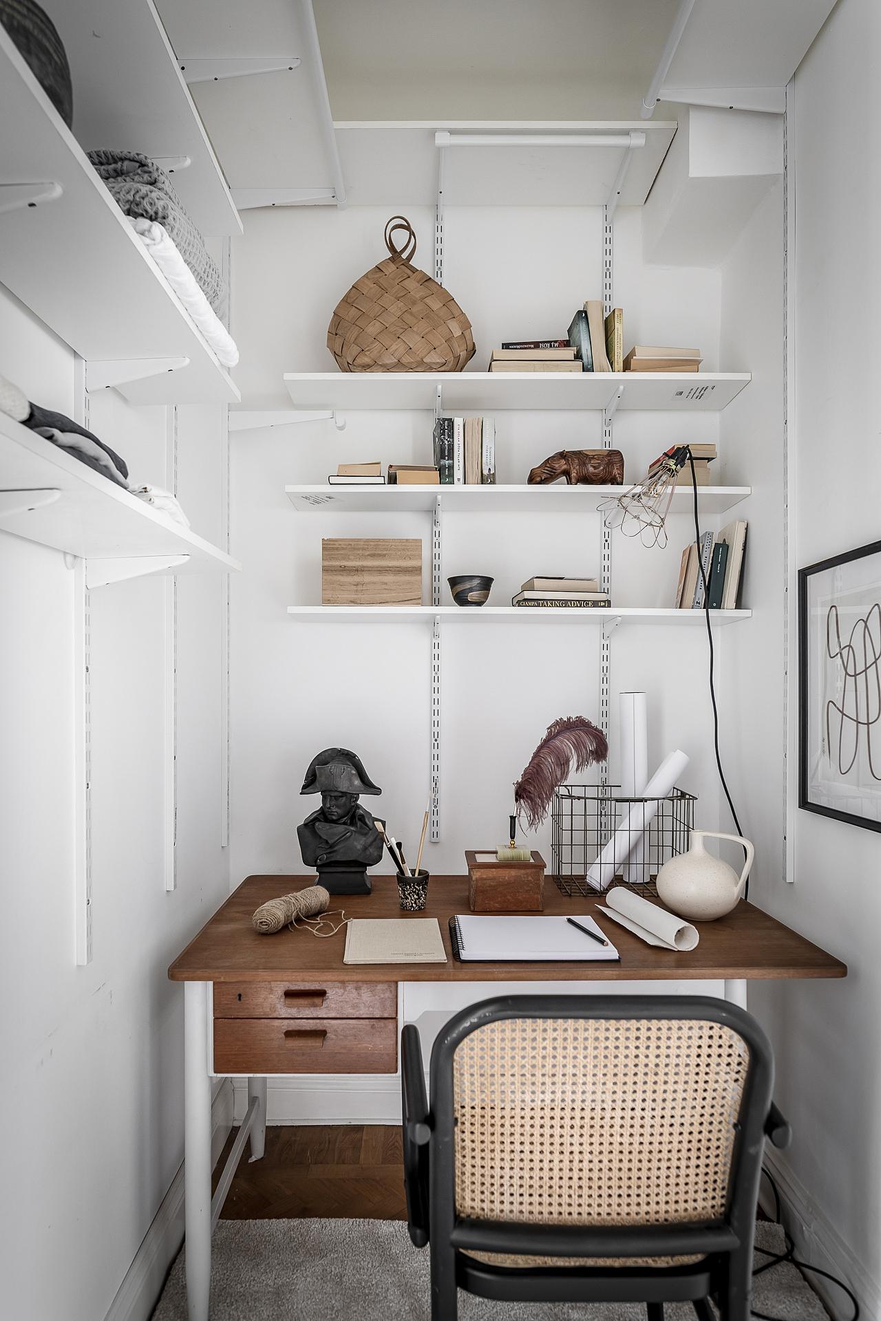 Perfekt hemmakontor/walk-in-closet