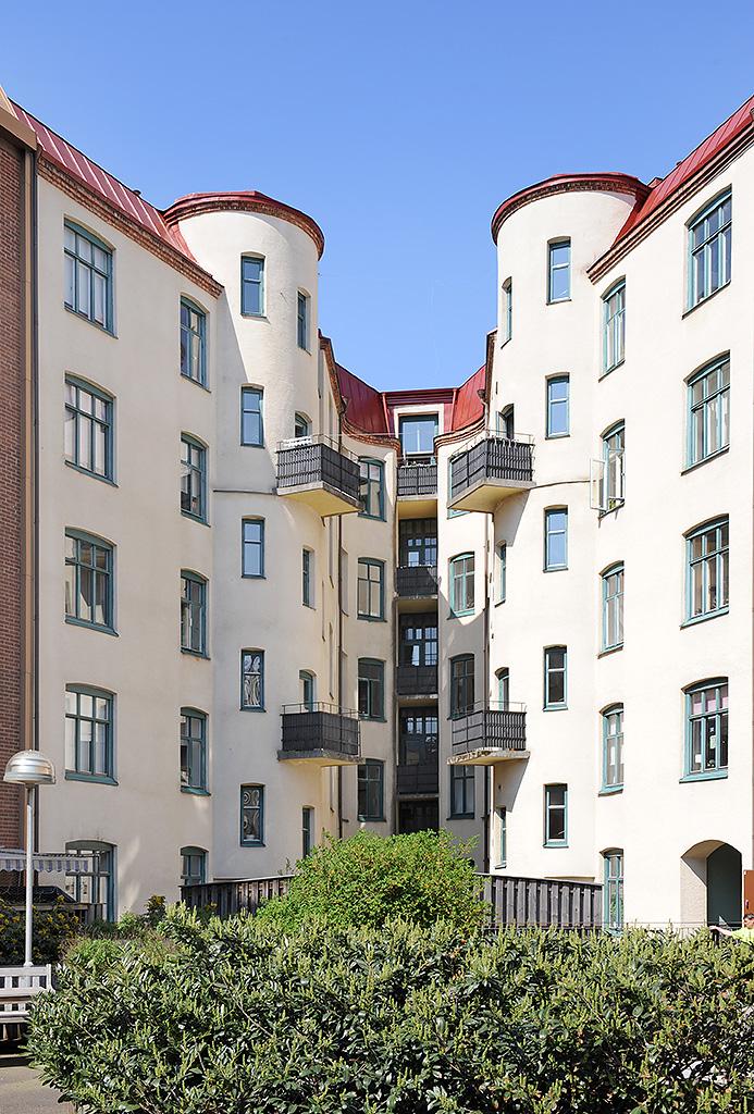 Putsad & välskött fasad även på insidan