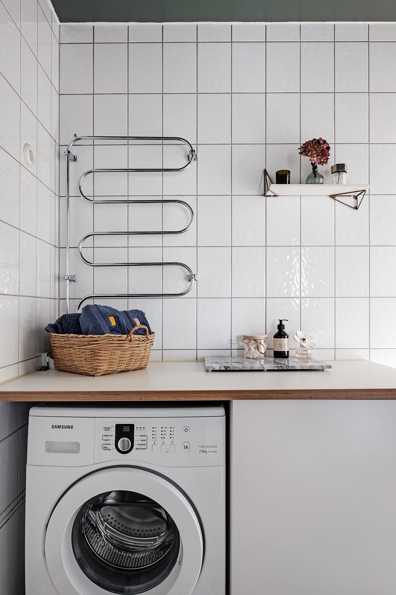 Här finns givetvis en tvättmaskin