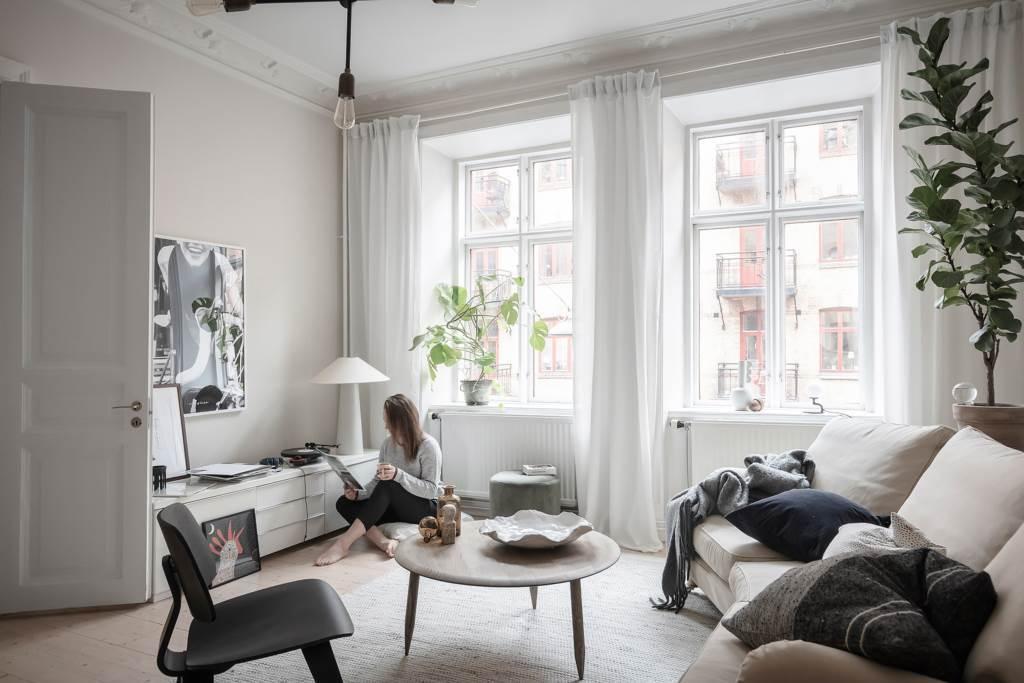 Lågupplöst Vackra fönster med överljus i västerläge