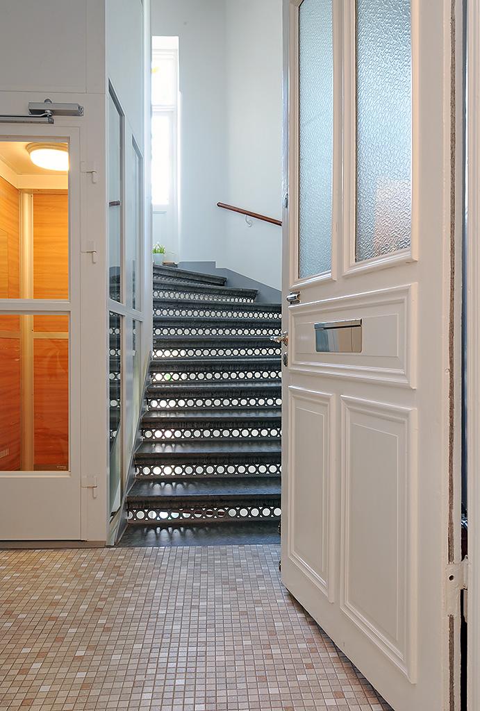 Hissen går hela vägen till dörren