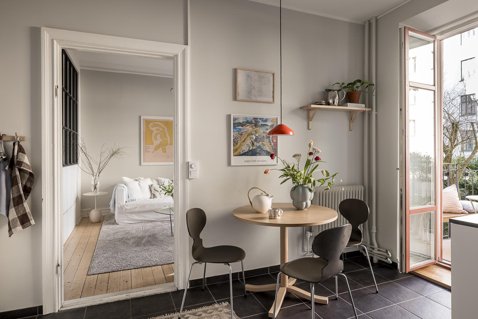 Trivsamt kök med matplats