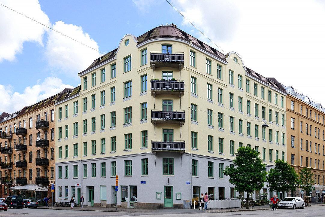 Vacker nyrenoverad hörnfastighet anno 1909