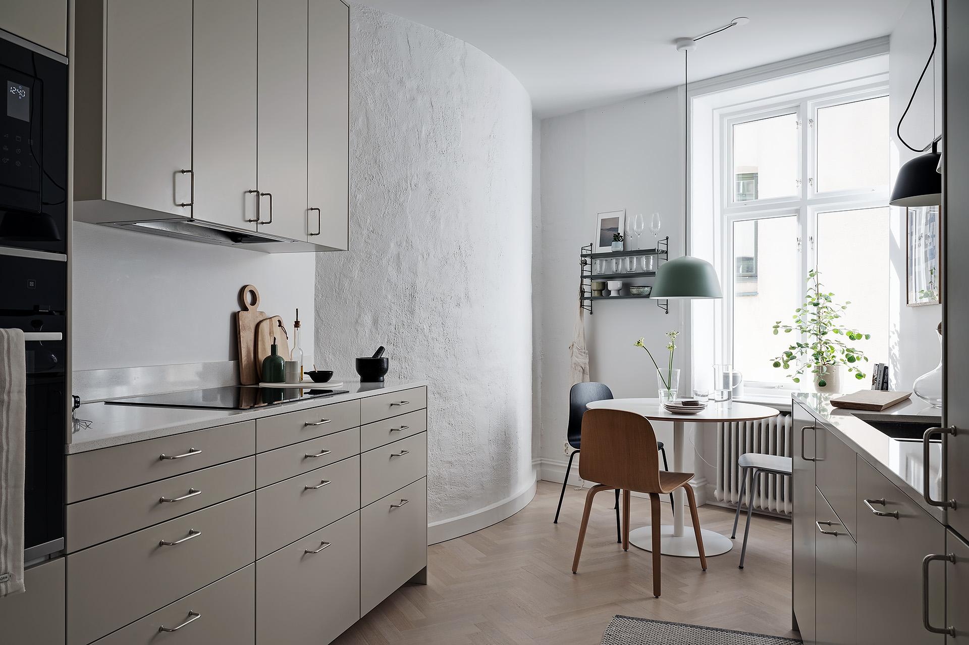 Från köket kan eventuell en fransk balkong byggas