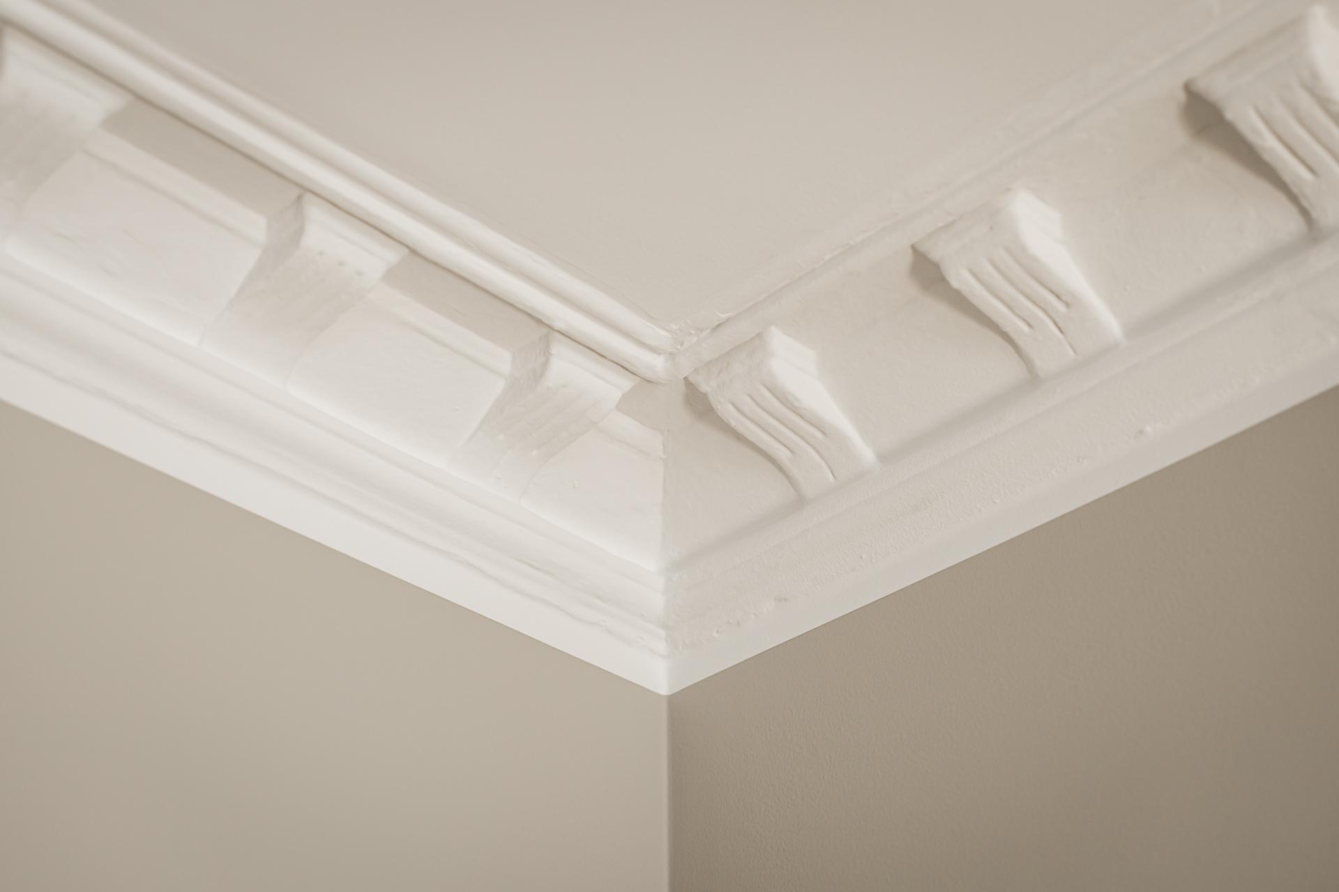 Regis har precis varit här och restaurerat den 120 år gamla stuckaturen