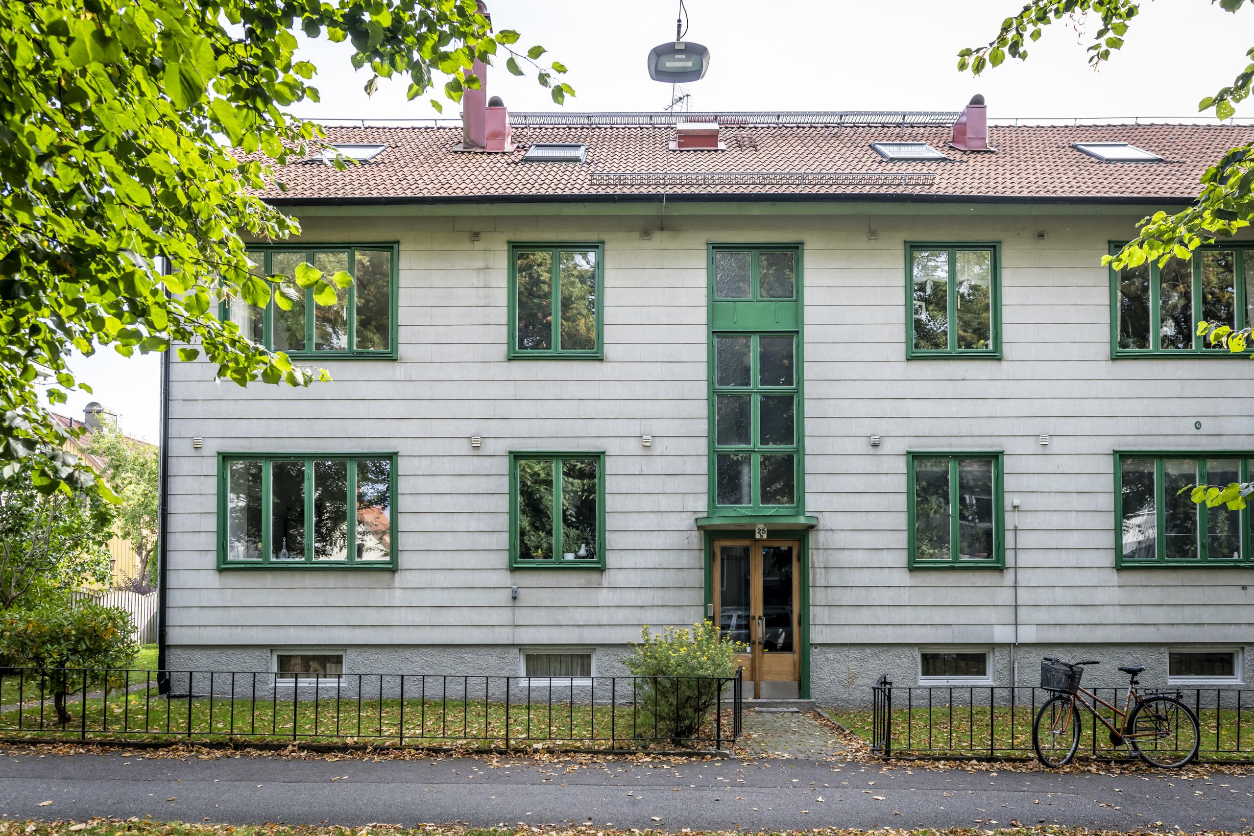 Ett av Kålltorps snyggaste hus. Mycket välbevarad funkis!