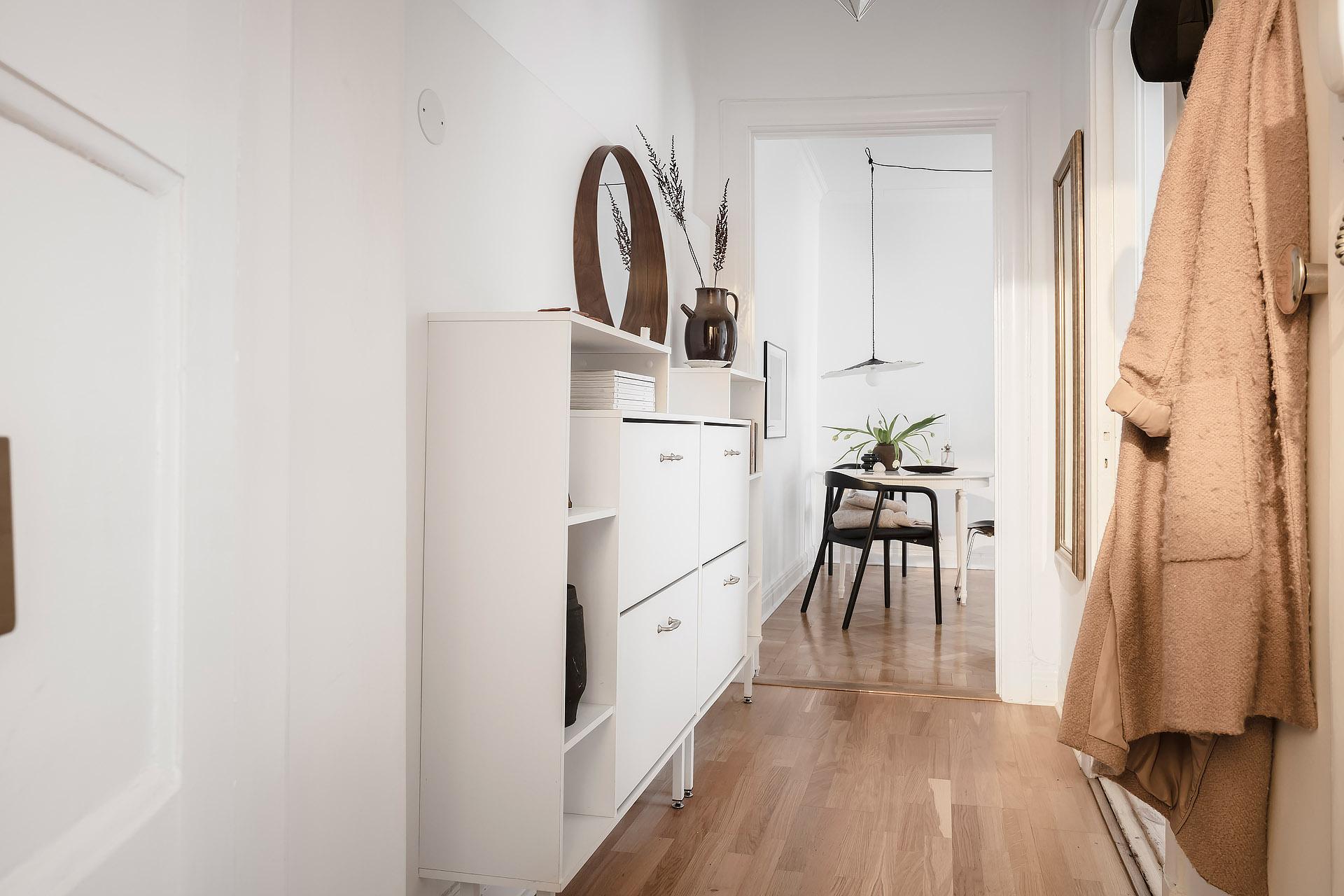 Inbjudande hall med förvaringsmöjligheter