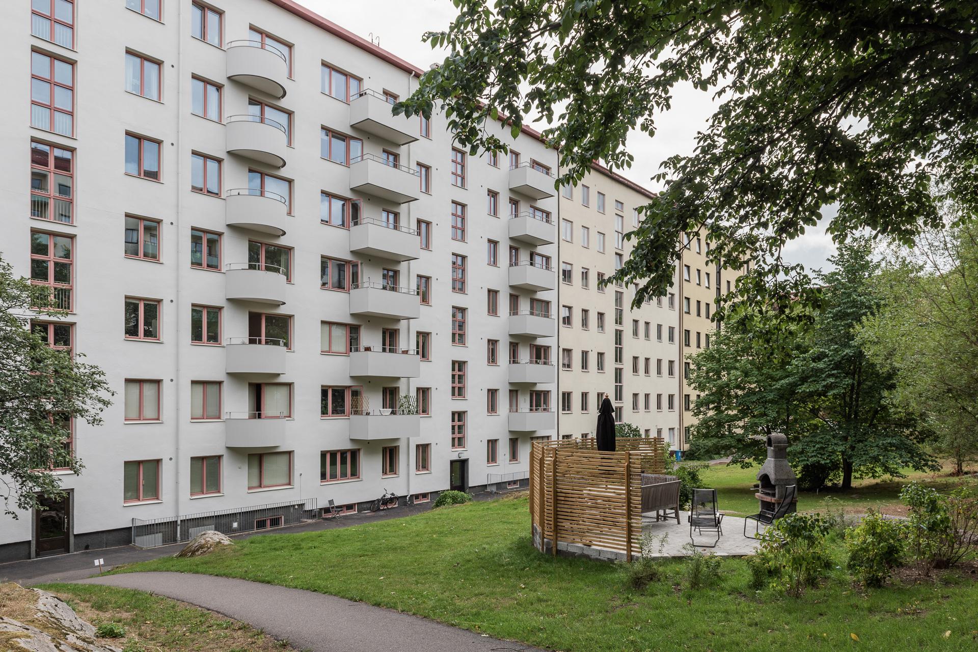 Lågupplöst Renoverad och mysig innergård med grillmöjligheter