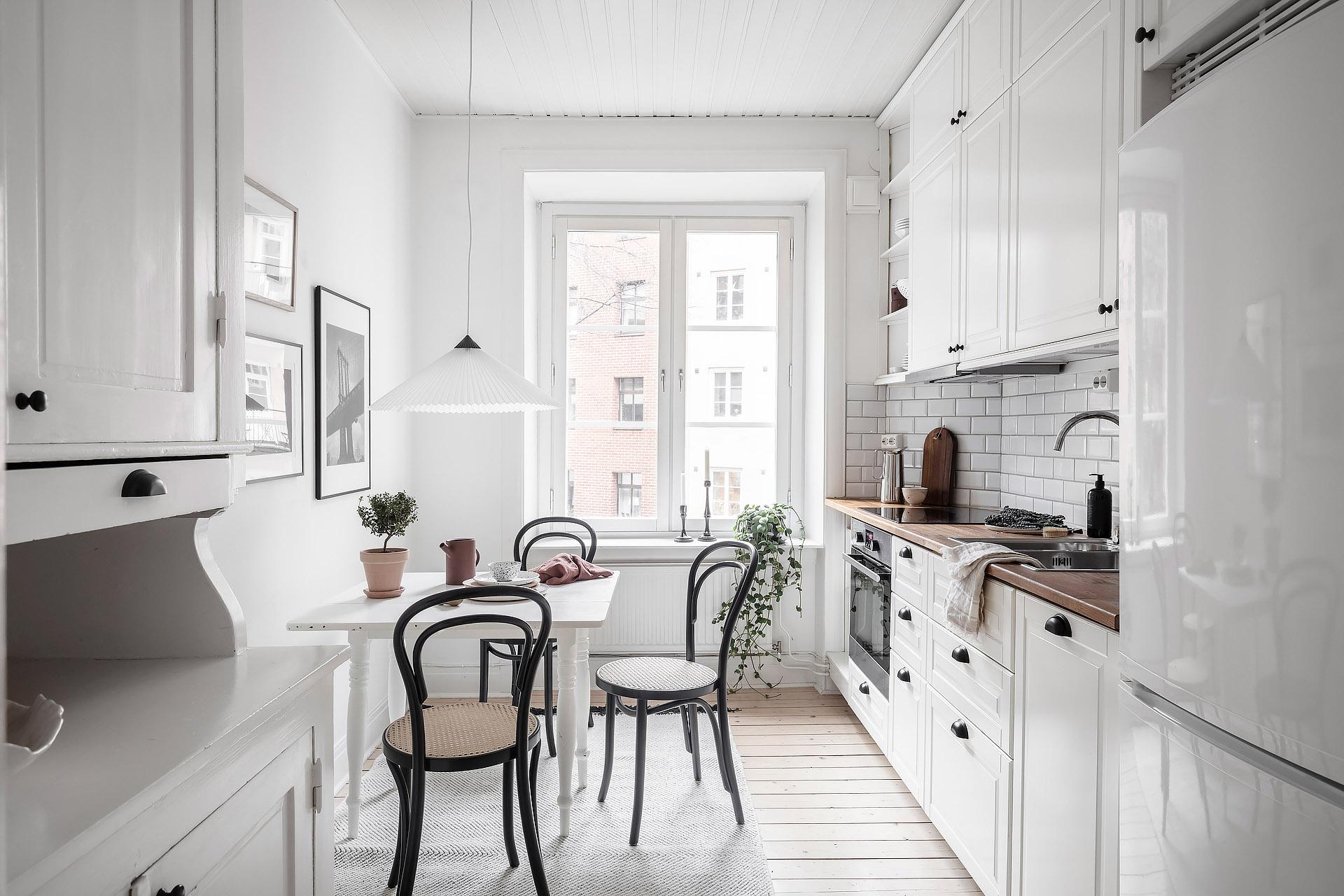 Renoverat kök i klassisk färgsättning