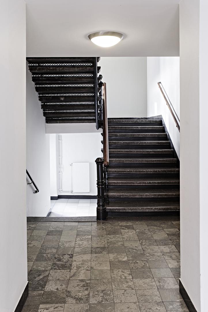 Trapphuset är också utrustat med en stor hiss