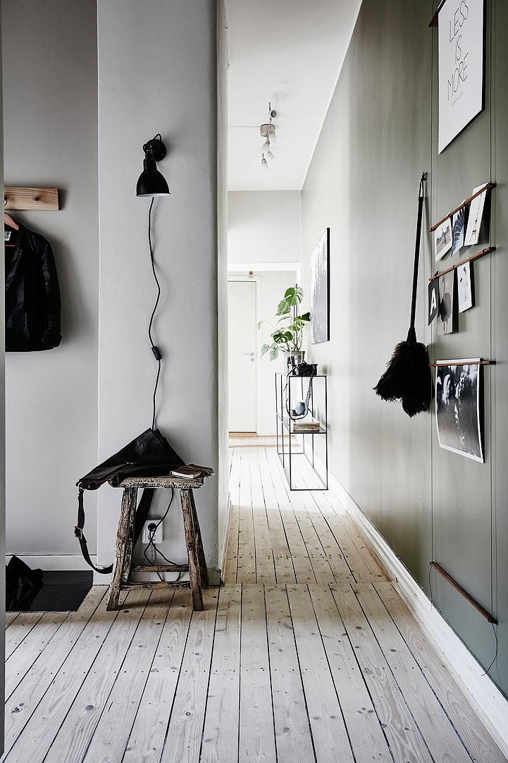 Luftig hall med plats för avhängning